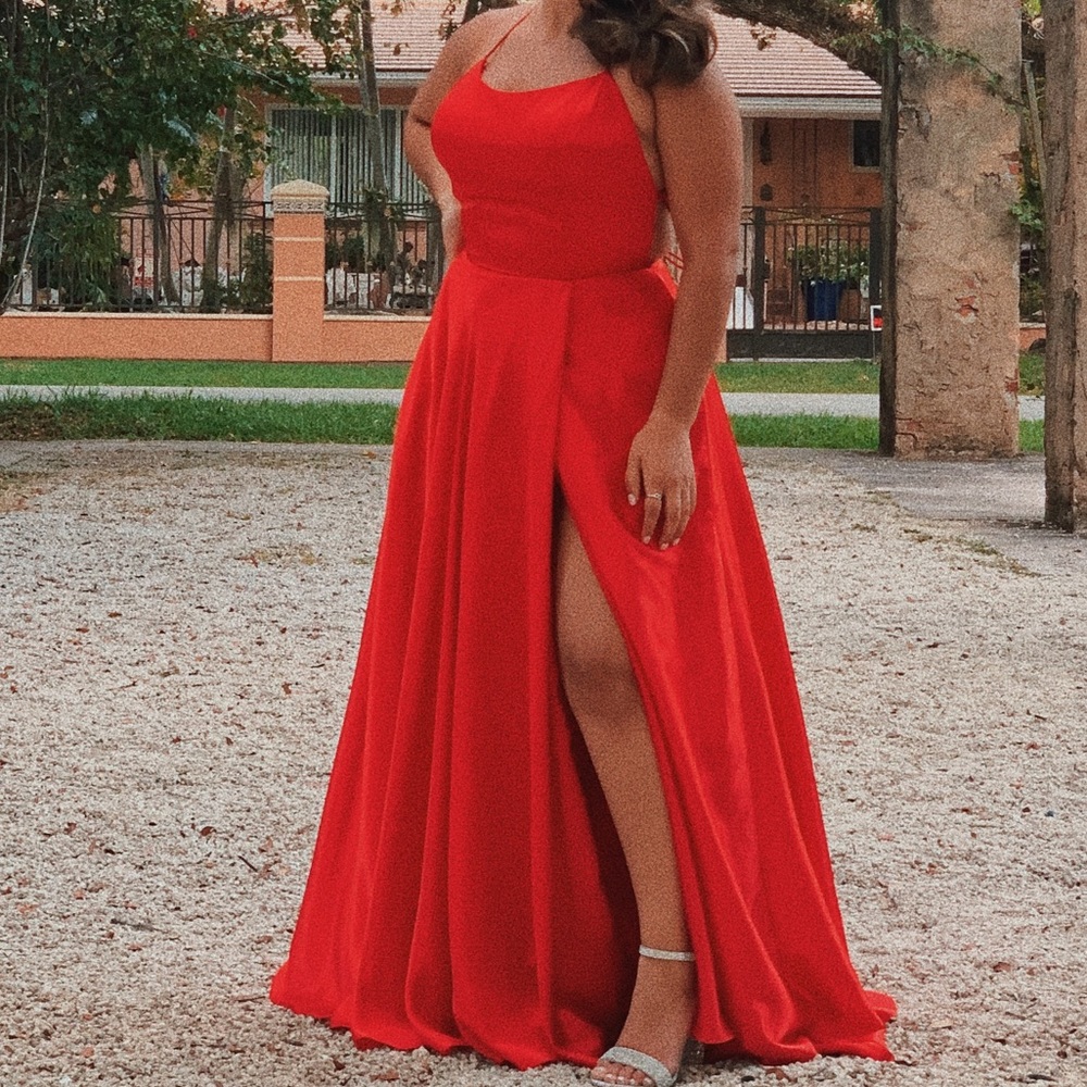 Red dress used 1 time